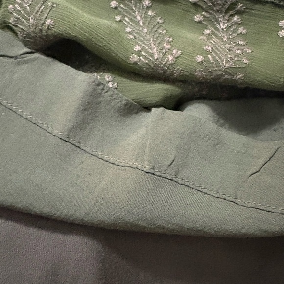 Very pretty mossy green embroidered long sleeve dress. V neck with tie bow. - Picture 9 of 14